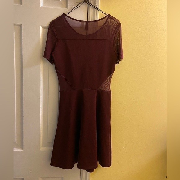 H&M Divided Womens Size 6 Maroon Skater Dress - Picture 4 of 8
